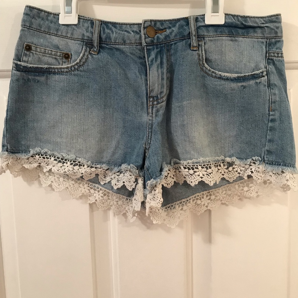 Jean lace trim shorts